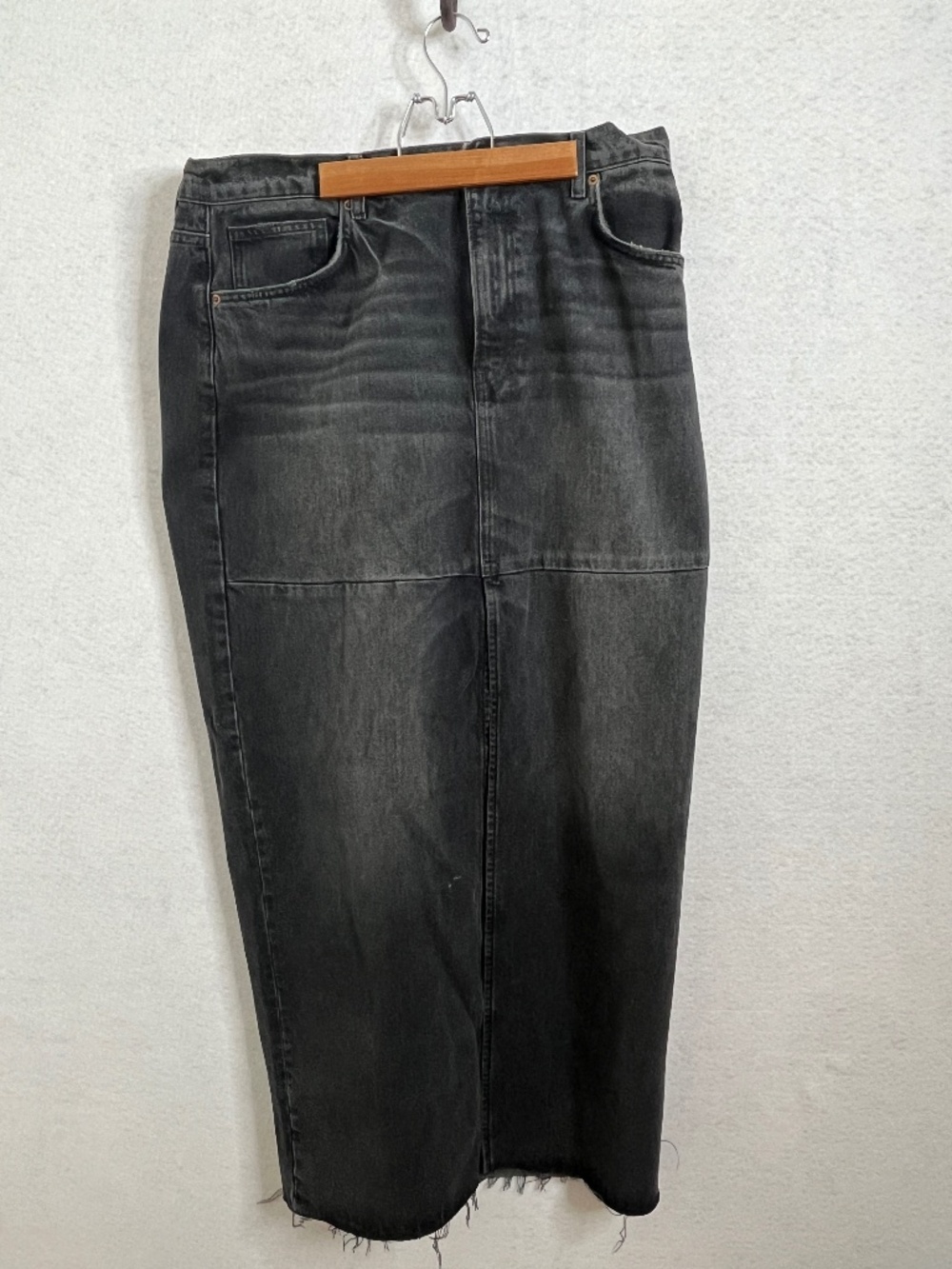 Reformation Jeans Black Denim Midi Skirt Raw Hem Front Slit Size 31 - Picture 2 of 7
